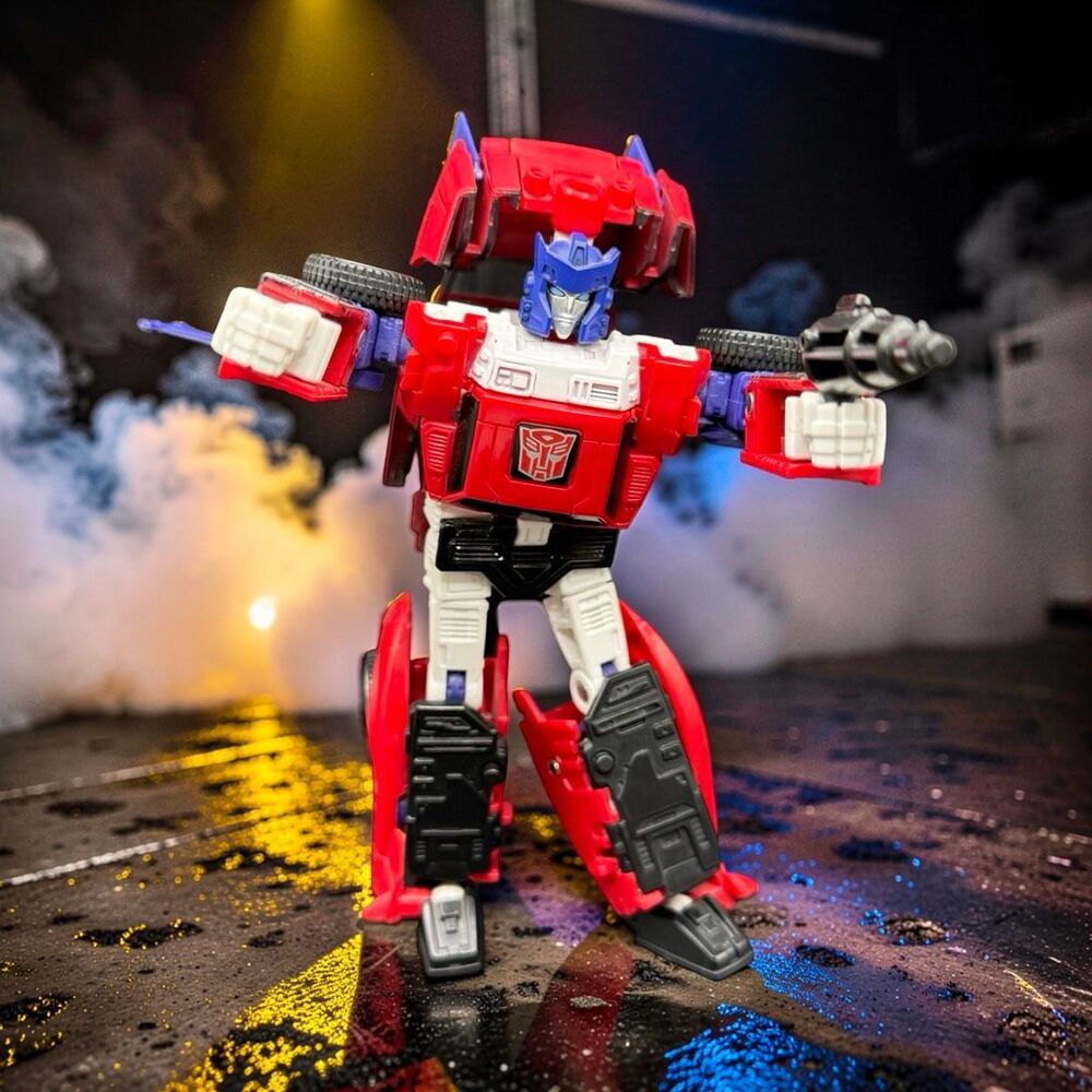 Hasbro Transformers Deluxe Autobot Road Rage Collectible Action Figure Red A74